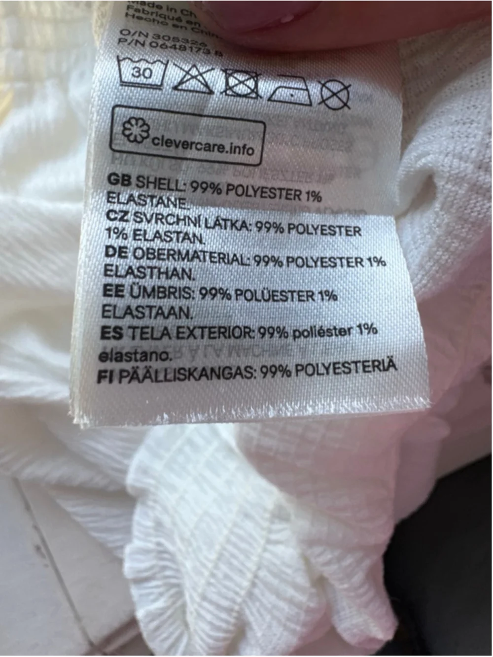 H&M White Off Shoulder Smocked Crop‎ Top XS